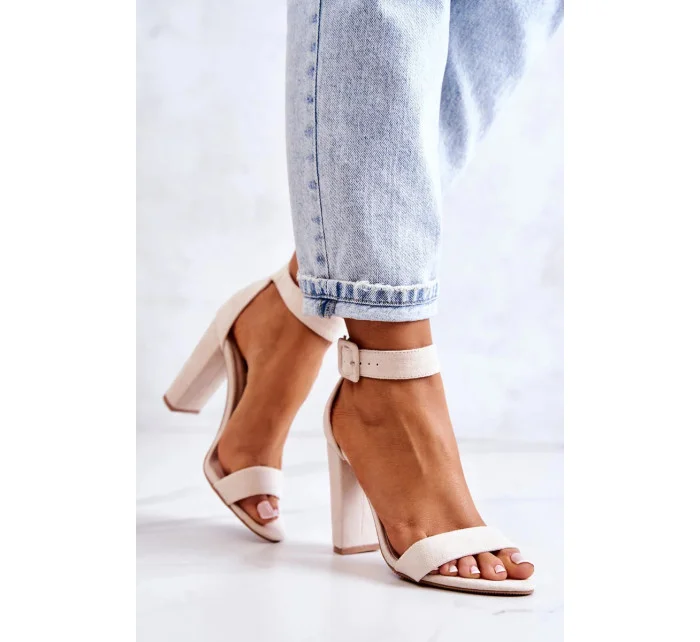 Semišové sandály na béžove model 20333573 - FPrice Semišové sandály na béžove model 20333573 - FPrice