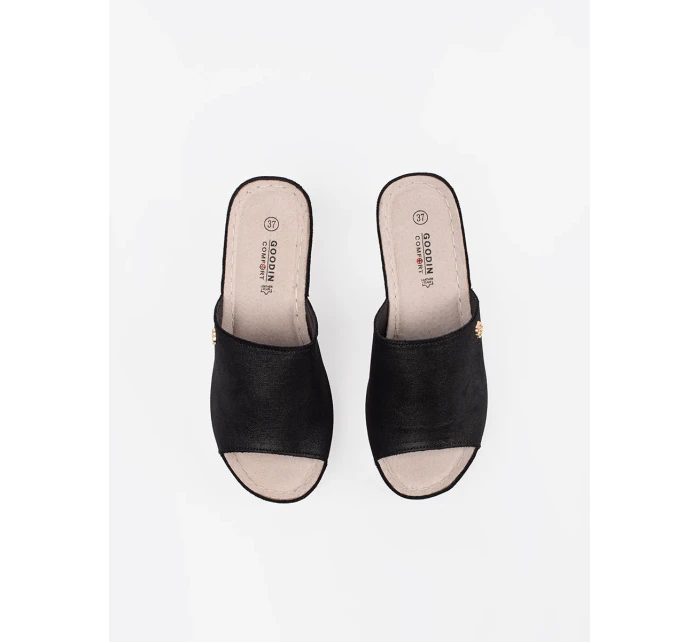 Originální dámské černé  nazouváky na klínku