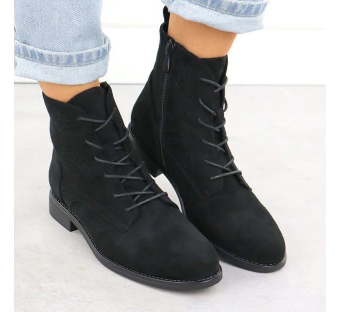 Dámské černé semišové prolamované kozačky model 21905582 - S.Barski Dámské černé semišové prolamované kozačky model 21905582 - S.Barski