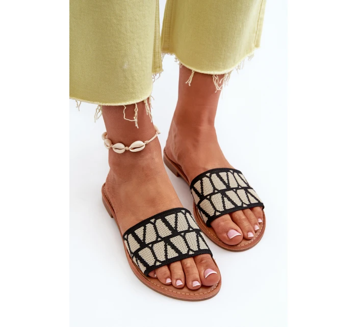 Dámské černé sandály na ploché podrážce model 21657438 - Boto Dámské černé sandály na ploché podrážce model 21657438 - Boto