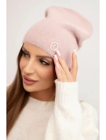 Dámská klasická čepice z měkké pleteniny s pudrově růžová model 21480741 - K-Fashion Dámská klasická čepice z měkké pleteniny s pudrově růžová model 21480741 - K-Fashion