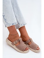 Semišové dámské pantofle na platformě se zlatou přezkou tmavě béžové Zemela