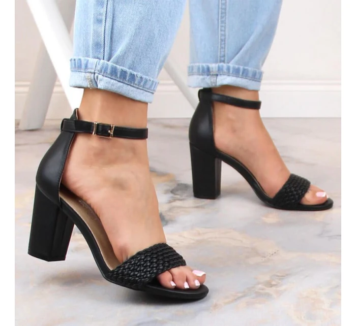 Sandały na słupku eVento W 5945 czarne