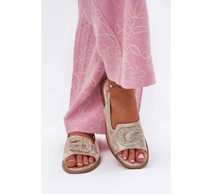 Dámské sandály na plochém podpatku s ozdobným detailem S.Barski KV51-080 zlaté Dámské sandály na plochém podpatku s ozdobným detailem S.Barski KV51-080 zlaté