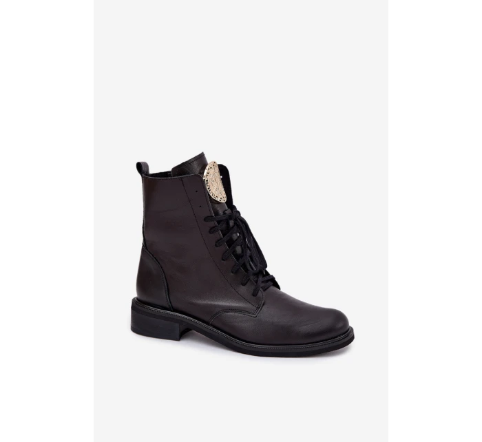 Dámské kotníkové boty Zazoo na plochém podpatku se zlatým detailem – černé Dámské kotníkové boty Zazoo na plochém podpatku se zlatým detailem – černé