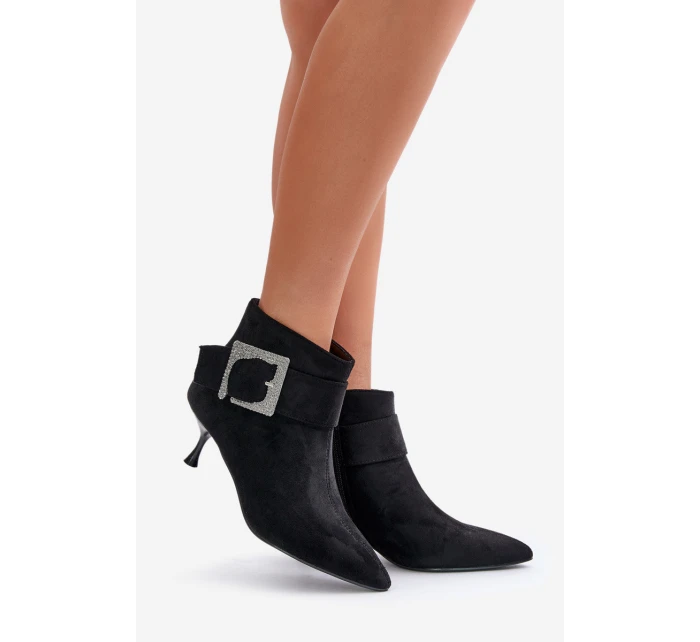 Dámské botky na jehlovém podpatku s ozdobnou sponou černé model 21671085 - Boto