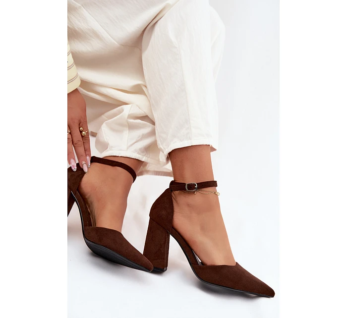 Lodičky na podpatku z imitace semiše v čokoládové barvě Selvra