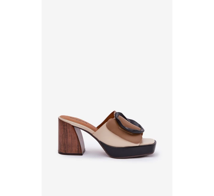 Dámské sandály na podpatku s přezkou model 21687125 - Boto Dámské sandály na podpatku s přezkou model 21687125 - Boto