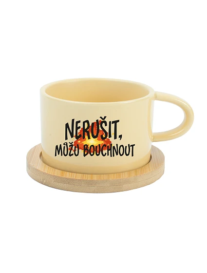 NERUŠIT, MŮŽU BOUCHNOUT. - žlutý hrníček makronka 200 ml NERUŠIT, MŮŽU BOUCHNOUT. - žlutý hrníček makronka 200 ml