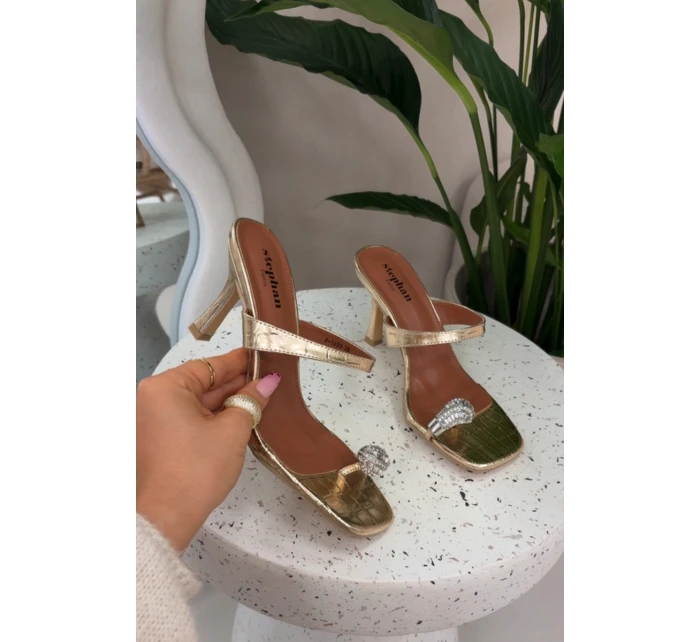 Dámské lodičky na podpatku s ozdobným detailem Zlaté Lorissa