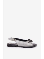 Ploché sandály s ozdobou z eko kůže stříbrné model 21692884 - Boto Ploché sandály s ozdobou z eko kůže stříbrné model 21692884 - Boto