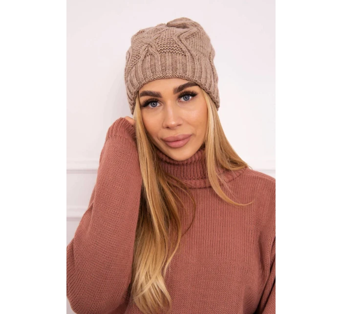 Fleecová čepice tmavě béžová model 18750805 - K-Fashion Fleecová čepice tmavě béžová model 18750805 - K-Fashion