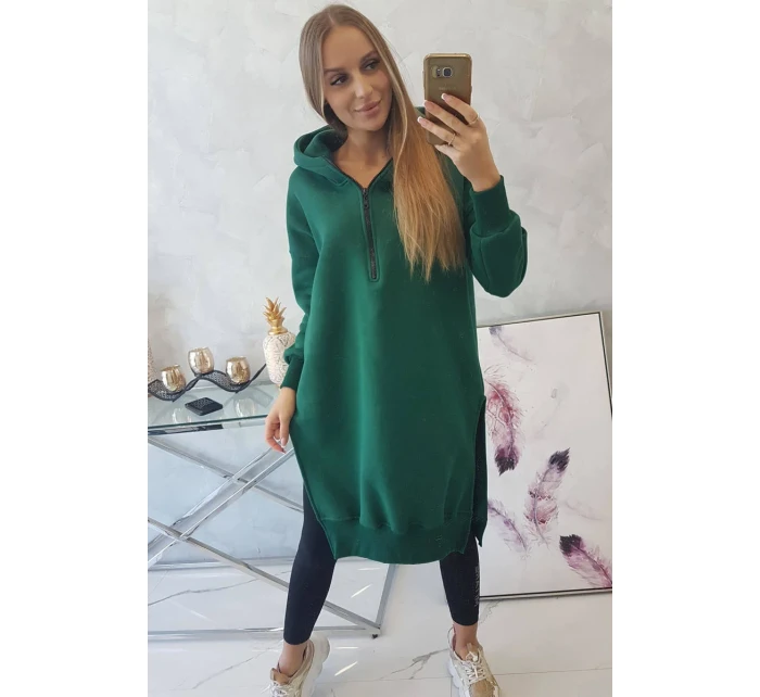 Zateplená mikina s bočními rozparky tmavě zelená Zateplená mikina s bočními rozparky tmavě zelená