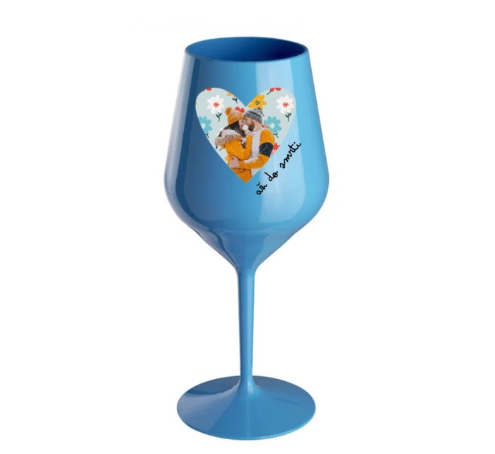 Personalizovaná nerozbitná sklenice s výřezem fotky na podkladu