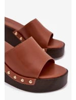 Dámské nazouváky na platformě se zlatými přezkami camel Arionne Dámské nazouváky na platformě se zlatými přezkami camel Arionne