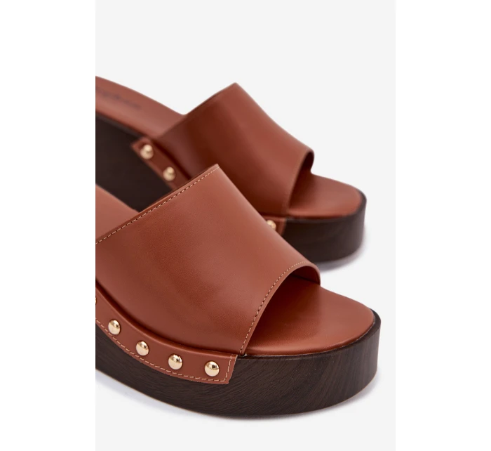 Dámské nazouváky na platformě se zlatými přezkami camel Arionne Dámské nazouváky na platformě se zlatými přezkami camel Arionne