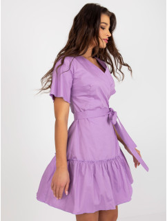Světle fialové rozevláté šaty s volánem
