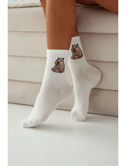 Dámské bavlněné ponožky se sedící kapibarou – ecru Dámské bavlněné ponožky se sedící kapibarou – ecru