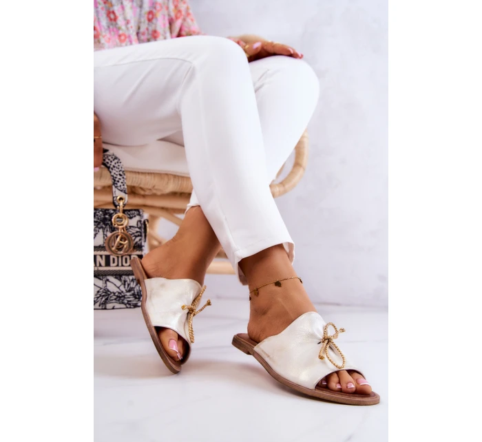 Kožené Dámské pantofle Nicole model 21580884 Bílý a zlatá - Zazoo