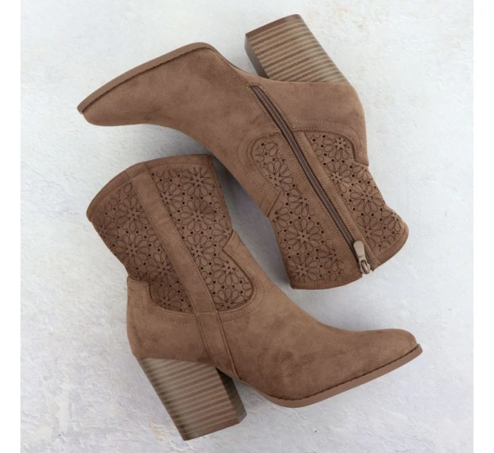 Dámské kovbojské boty ažurové semišové hnědé model 21905575 - S.Barski Dámské kovbojské boty ažurové semišové hnědé model 21905575 - S.Barski