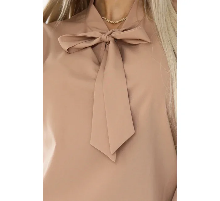 140-27 Služební halenka s dlouhým rukávem a zavazováním vpředu - MOCHA MOUSSE 140-27 Služební halenka s dlouhým rukávem a zavazováním vpředu - MOCHA MOUSSE