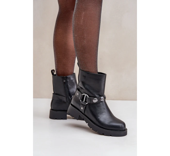 Boty Na Ploché Podpatky Z Ozdobnými Pásky Černé model 21680643 - EVENTO Boty Na Ploché Podpatky Z Ozdobnými Pásky Černé model 21680643 - EVENTO