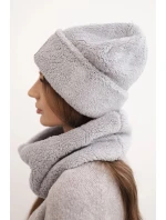 Dámská model 21495015 souprava čepice a nákrčník s ozdobnou nášivkou šedý - K-Fashion Dámská model 21495015 souprava čepice a nákrčník s ozdobnou nášivkou šedý - K-Fashion
