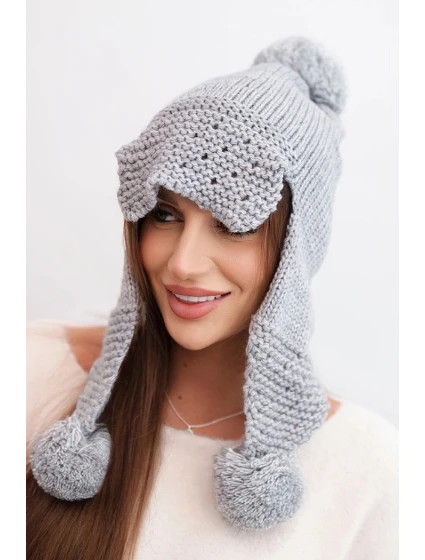 Dámská zimní čepice s vlnou, kšiltem a bambulemi K475 světle šedá Dámská zimní čepice s vlnou, kšiltem a bambulemi K475 světle šedá