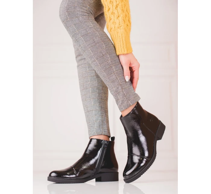 Designové dámské kotníčkové boty černé na plochém podpatku Designové dámské kotníčkové boty černé na plochém podpatku