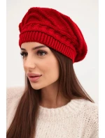 Dámská zimní čepice z vlny volného střihu s ozdobným pletením model 21878063 červená - K-Fashion Dámská zimní čepice z vlny volného střihu s ozdobným pletením model 21878063 červená - K-Fashion