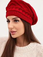 Dámská zimní čepice z vlny volného střihu s ozdobným pletením K378 červená