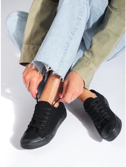 Krásné dámské černé tenisky bez podpatku Krásné dámské černé tenisky bez podpatku