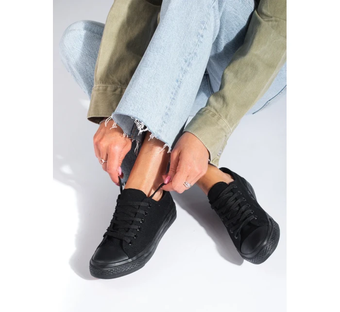 Krásné dámské černé tenisky bez podpatku Krásné dámské černé tenisky bez podpatku