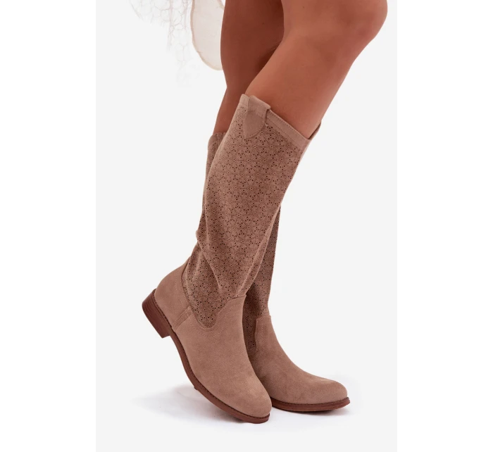 Dámské kozačky s krajkovým vzorem na plochém podpatku model 21998027 Béžové - S.Barski Dámské kozačky s krajkovým vzorem na plochém podpatku model 21998027 Béžové - S.Barski