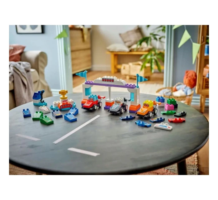 LEGO DUPLO TOWN 10445 Auta a jezdci F1 LEGO DUPLO TOWN 10445 Auta a jezdci F1