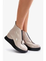 Lakované Kotníkové Boty Na Klínku Zateplené D&A Béžové Lakované Kotníkové Boty Na Klínku Zateplené D&A Béžové