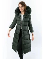 Dlouhá dámská zimní bunda v lahvově zelené barvě s kapucí model 21248699 - Libland