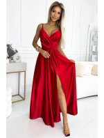 Elegantní dlouhé červené saténové dámské šaty s výstřihem a rozparkem na model 19403023 - numoco