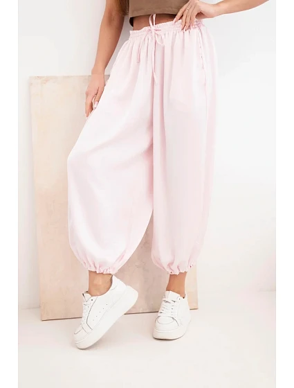 Dámské široké kalhoty s gumou v pase a šňůrkou ve stylu model 22064407 bonbónově růžová - K-Fashion Dámské široké kalhoty s gumou v pase a šňůrkou ve stylu model 22064407 bonbónově růžová - K-Fashion