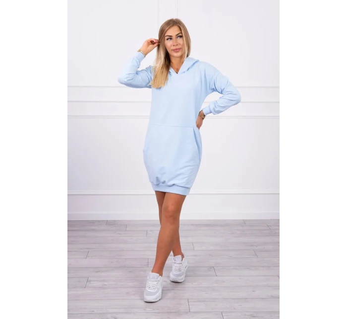 Šaty s kapucí v modré barvě