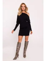 M818 Pletené šaty se spadlými rameny - černé