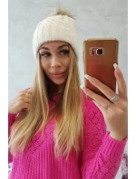 Fleecová kostkovaná čepice model 18750203 ecru - K-Fashion Fleecová kostkovaná čepice model 18750203 ecru - K-Fashion