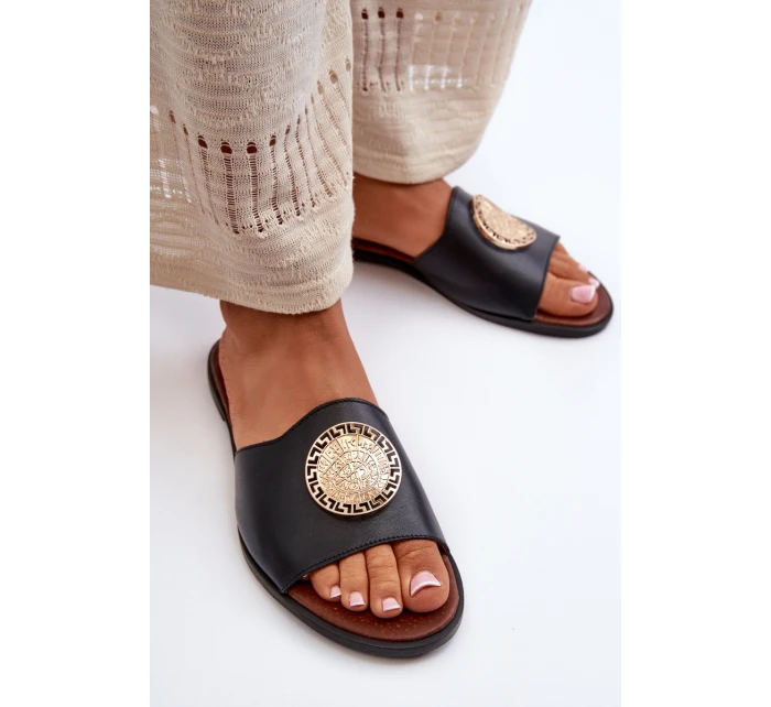 model 21665471 Kožené Žabky Na Ploché Podrážce S Ozdobou Černé - Zazoo model 21665471 Kožené Žabky Na Ploché Podrážce S Ozdobou Černé - Zazoo