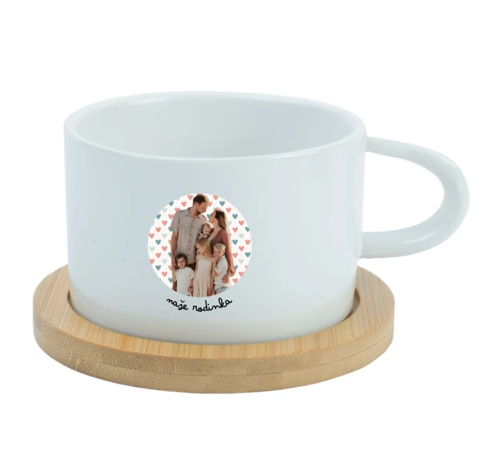 Personalizovaný keramický hrníček Makronka s výřezem fotky na podkladu