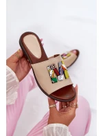 Dámské Pantofle Na Plochém Podpatku S Ozdobou Zlaté model 21695681 - Boto Dámské Pantofle Na Plochém Podpatku S Ozdobou Zlaté model 21695681 - Boto