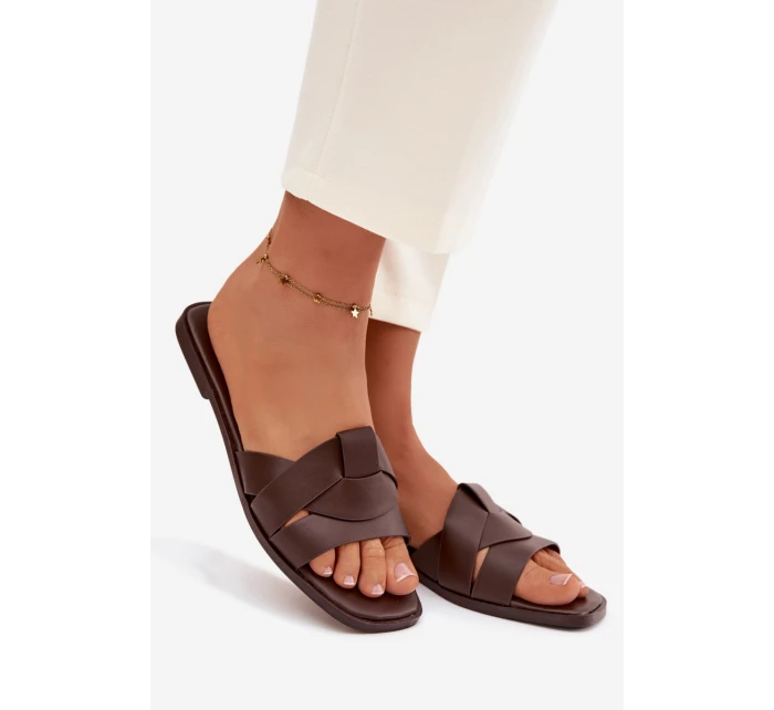 Dámské ploché pantofle s pásky Čokoládové model 21943353 - Boto