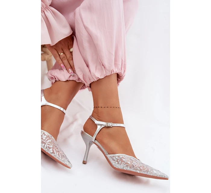 Dámské síťované sandály na jehlovém podpatku se zdobením Stříbrné model 22103201 - Boto Dámské síťované sandály na jehlovém podpatku se zdobením Stříbrné model 22103201 - Boto