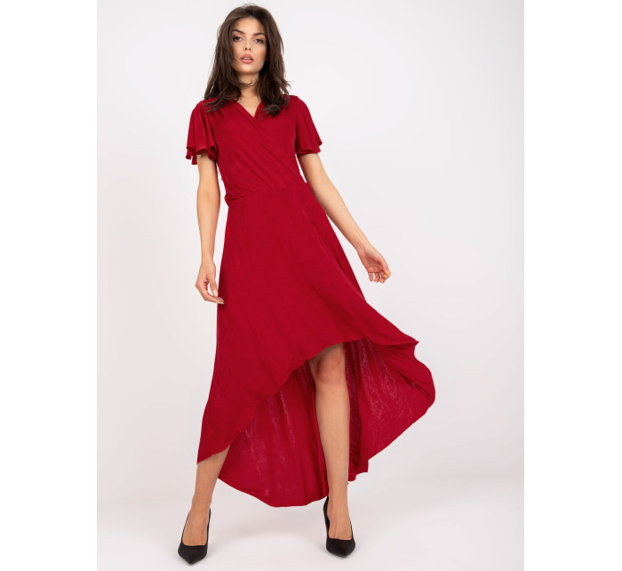 Červené večerní šaty s delším zadním dílem