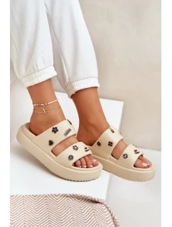 Dámské pěnové pantofle s ozdobnými připínkami – béžové