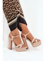 Dámské sandály na vysokém podpatku a platformě lakované béžové model 21688893 - Boto